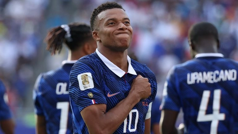 法国3-0瑞典:蓝军在世界杯中展现出超越其他球队的实力,基利安·姆巴佩即将伟大